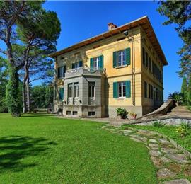 6 bedroom villa with large pool and tennis court near Arezzo, Southern Tuscany, sleeps 12